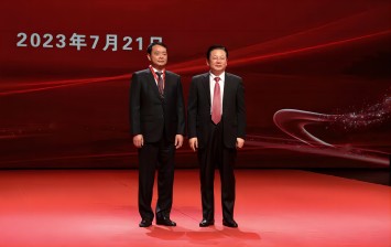 ?西保集團(tuán)蟬聯(lián)市五星級(jí)企業(yè)榮譽(yù)，集團(tuán)董事長(zhǎng)、總經(jīng)理李偉鋒獲市“功勛企業(yè)家”稱號(hào)