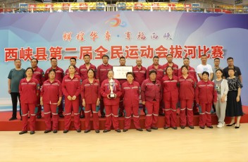 西保女子拔河隊(duì)捧回亞軍獎(jiǎng)杯，男子隊(duì)拼進(jìn)七強(qiáng)